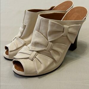 Chie Mihara Elegant Cream Bow-Accent Women's Heels 39.5